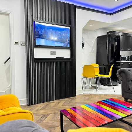 4 Bed 4 Bath House With Free Parking, 5 Mins To Lfc And 15 Mins To City Centre Liverpool Esterno foto