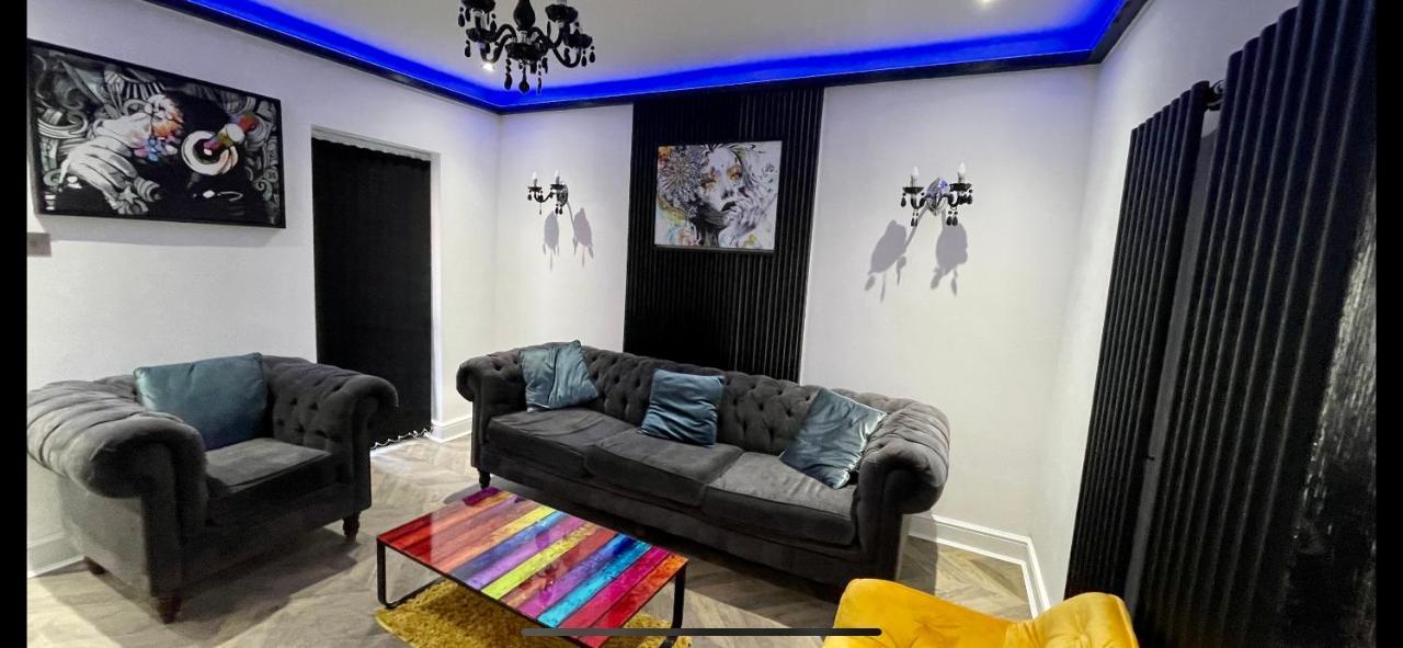 4 Bed 4 Bath House With Free Parking, 5 Mins To Lfc And 15 Mins To City Centre Liverpool Esterno foto